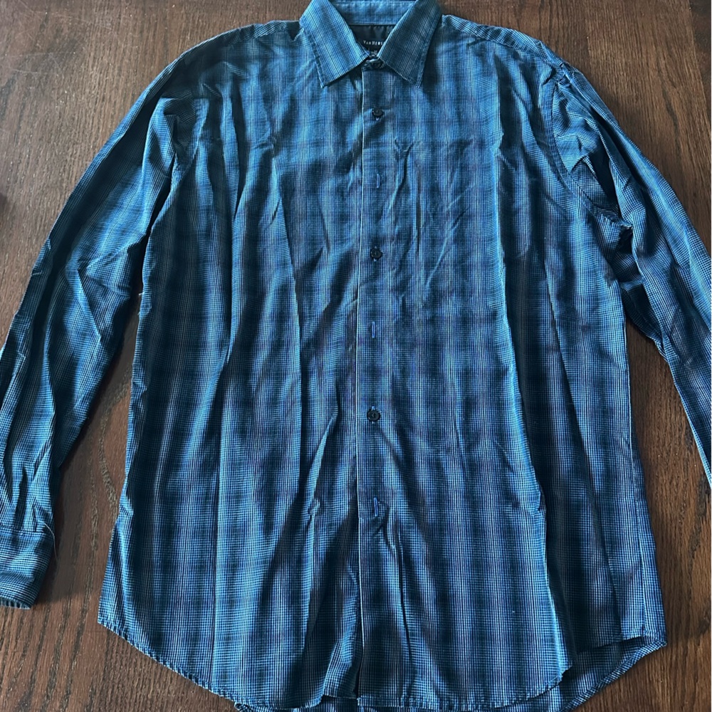 Men’s button down shirt Van Heusen size medium